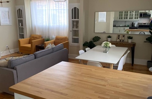 Cote-Des-Neiges—Notre-Dame-De-Grace Apartment | Montreal ~ Cozy & Chic City Condo