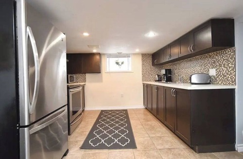 Thornhill Apartment | More then 30 days Bright walkout Basement Apt,5 min walk to Yonge St