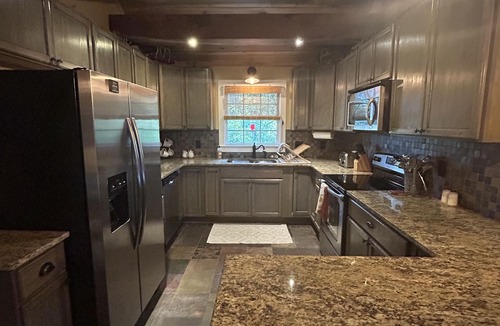 Dawsonville Apartment | Mountain Retreat- 2BR Near Amicalola Falls & Dahlonega Wineries- Sleeps 5