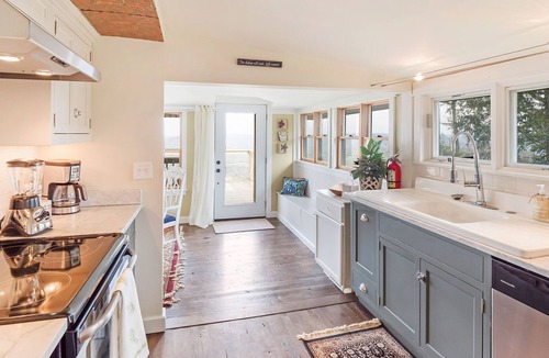 Lookout Mountain House | Mountain view home with a hot tub, washer/dryer, central AC, deck