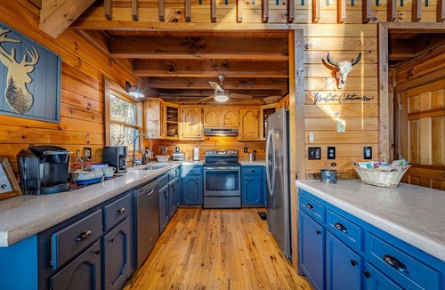 Morganton Cabin | Mountain Views - Hot Tub, Fire Pit, Game Room, Wi-Fi, Outdoor Games! Min to BR