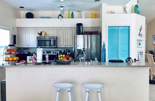 Falcons Glen House | Naples, dream villa on the lake, south facing, private, heated pool, free Wi-Fi