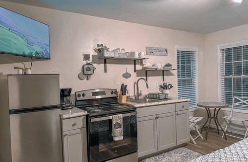 Cave Spring Cabin | Nature's Cedar Creek Getaway