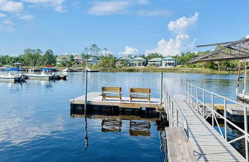 Steinhatchee Cabin | Nauti Hookers, deep water access in Steinhatchee with a boat slip, cold AC, WiFi