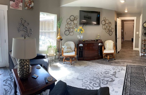 Jefferson Apartment | Near Downtown - Private 1 Bedroom Full Living and Kitchen Space
