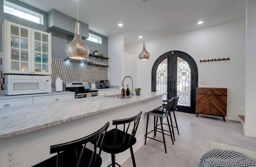 Hughes Park Lake House | Near Lake Travis & Marina: Modern Austin Getaway!