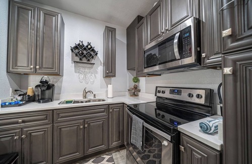 Arsenal Condo | Near Riverwalk, Hemisfair, Art & Dining Spots