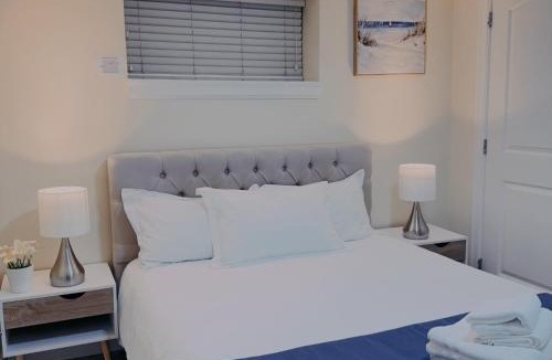 Burnaby House | Near Skytrain Metrotown Private Entry 3min walk to grocery food