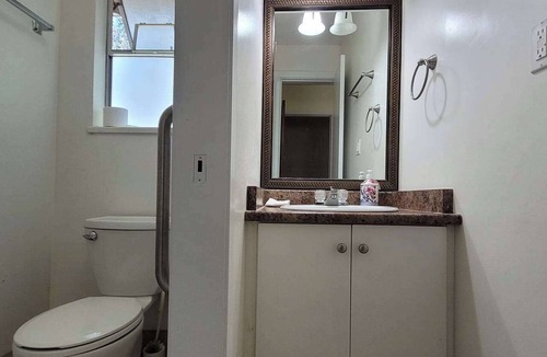 Richmond City Centre House | Near YVR&Metro&CFRC 2nd Floor Seperate Entrance 3Bedrooms&2Bathrooms Cozy Home