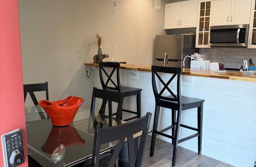 East Riverside House | New Construction 2-bed modern farm home minutes from Baylor and Downtown Waco