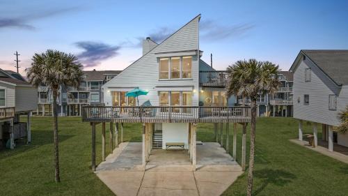 Galveston House | NEW ~Cozy Chic Beachside Bungalow~ STEPS TO BEACH
