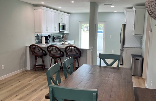 Plantation Villa | NEW, NEW, NEW! Super inviting sunshine filled Villa on Golf Course in Venice, FL