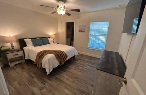 Diplomat House | New With Heated SaltWater Pool! Ideal for 2 Families!