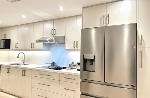 Richmond Hill House | Newly 3-bedroom &2 bathroom Basement Apt with parking in welcoming Richmond Hill