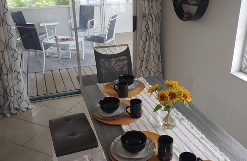 Venice East House | Newly remodeled, all new furniture, beaches, shopping, restaurants, golf, tennis