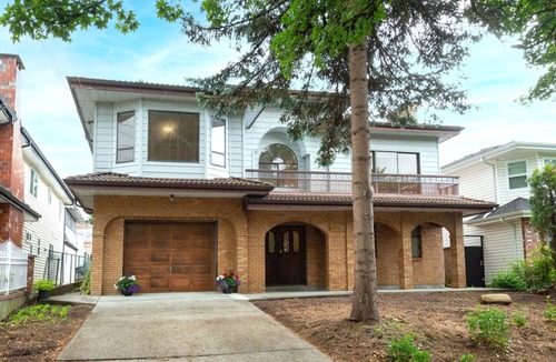 Renfrew-Collingwood House | Newly Renovated Spacious Family Home - Entire Upper Floor