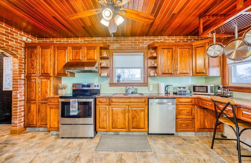 Chippawa Other | Niagara Falls Farmhouse Cottage Heated Pool Cozy Loft