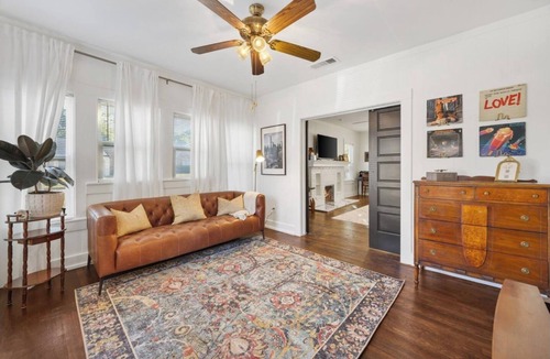 Central Arlington Cottage | Nice 2-bedroom cottage with AC in charming Arlington