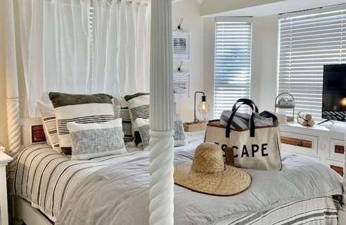 Jose's Hideaway House | NORTH CAPTIVA ISLAND Steps to Private Gulf Beaches Pools Hot Tub Golf Cart