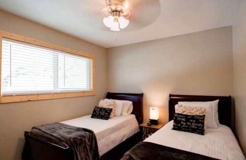 College Station Cottage | Northgate Winery-Walking Distance to campus