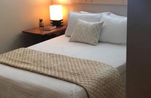 College Station Cottage | Northgate Winery-Walking Distance to campus