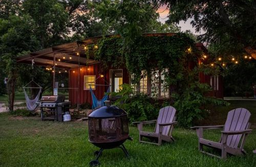 Prairie Lea House | Nut House Countryside Pecan Farm 14 ac San Marcos