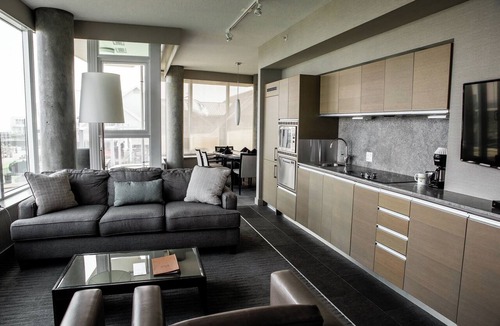 Sidney Hotel | Ocean front retreat in the heart of the quaint town of Sidney BC. Pet-friendly!