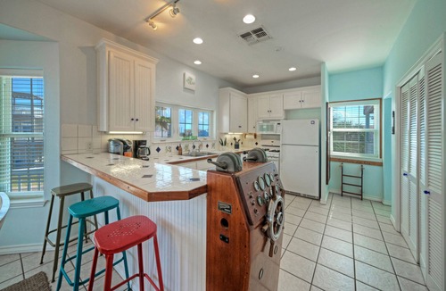 Sand Point House | Ocean View Escape Game Garage + Steps to Sand | Golf Cart Zone | Point Break