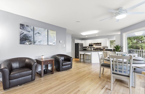 Regional District of Nanaimo Villa | Ocean view, Hot Tub, Center location! 4 mins to beach front!