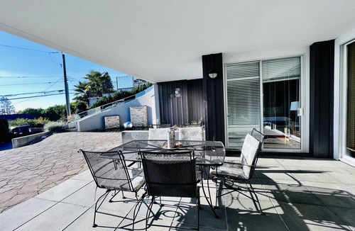 West Vancouver Apartment | Ocean View Luxury Suit Room With Patio