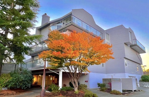 Sidney Condo | Ocean view one bedroom condo with indoor pool