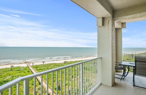 Palm Coast Apartment | Oceanfront Penthouse w/Wraparound Balcony & 3 Pools
