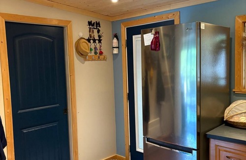 Madeira Park Cabin | Oceanfront Private Peaceful Cabin on an Acre