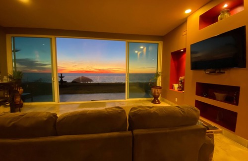 Primo Tapia Villa | Oceanfront villa in Rosarito Beach- 2 pools and jacuzzi