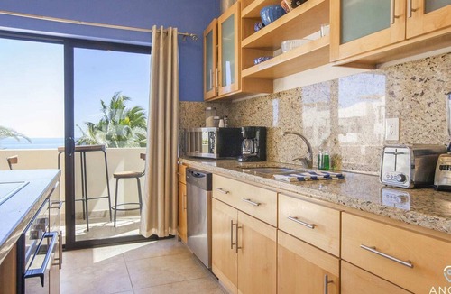 La Ventana Condo | Oceanview Stay, Satellite Internet, Steps to Beach