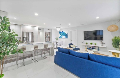 Hollywood House | Oia Villa + Beachfront Retreat + minutes from FLL + 2026 WORL CUP