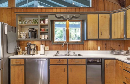 Cumming House | On the Lake Executive furnished retreat. Lake views, sunsets and private dock