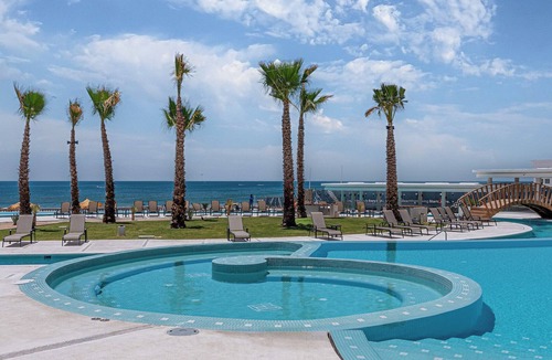 Bella Vista Condo | One 902 Hotel Room – Step Into Luxury: Brand New Beachfront Living by the Sea of Cortez