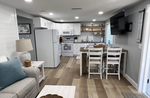 Englewood Villa | Oystercatcher Cozy Cottage on the Key, Bikes, Kayaks and More!