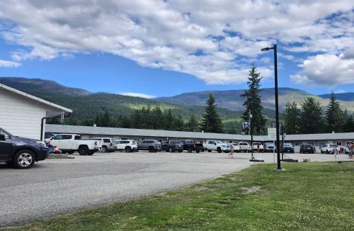 Sicamous Hotel | Paradise Motel