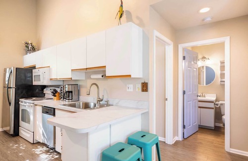 Truman Annex House | Parrot Perch by Avantstay Old Town Key West w/Shared Pool Month-long Stays Only