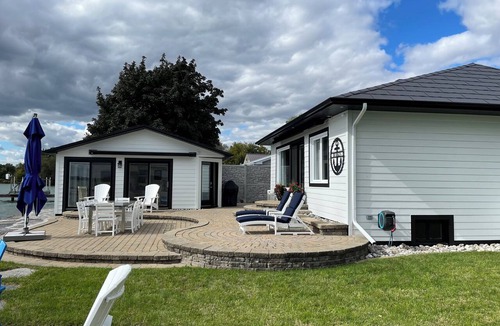 South Glengarry Cottage | Paul’s Waterfront Haven Guest house add-on to primary rental.