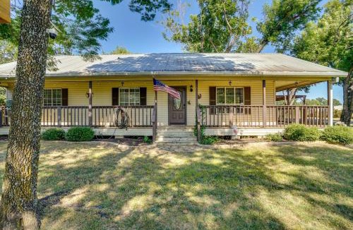 Azle House | Peace, Space & Starry Nights: Ranch Home in Azle