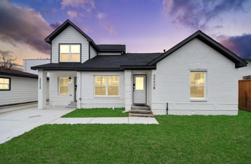 Riverside Terrace Apartment | Peaceful 2BR-Gated Stay-King Bed-DWTN HTX-Medical Center