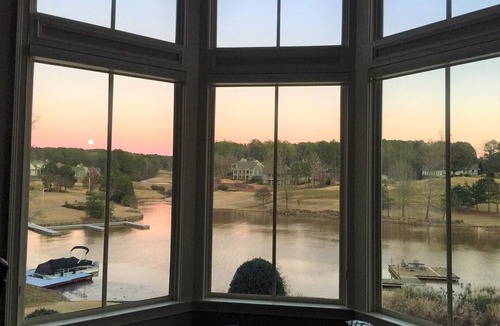 Reynolds Landing House | Peaceful Lakefront Getaway