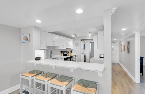 Meadows Condo | Penthouse Waterfront Dock Pool Condo Near Duval St