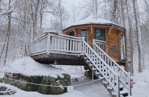 Saint-Faustin-Lac-Carre House | Perched yurt treehouse with skylights | Lodging #09