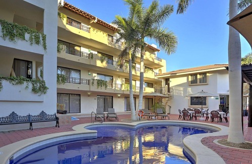 Downtown Cabo San Lucas Apartment | Perfect Studio with fully equipped kitchenette - Pool view, Wifi & near to the Medano Beach by RedAwning