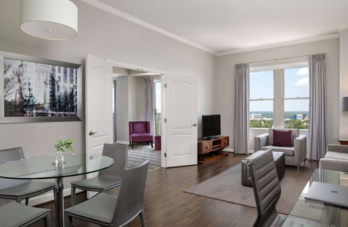 Midtown Hotel | Pet-Friendly Stay + Full Kitchen. Rooftop Gym