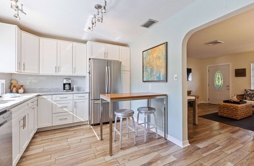 Sarasota House | Pineapple House - near beaches - private SOUTH facing POOL & HOT TUB - walkable